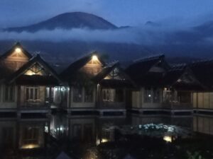 Kafe, Panglayungan, Danau Kecil dan Gunung Guntur